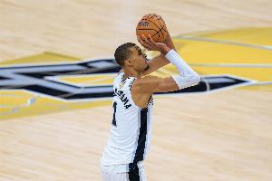 解说：文班高效输出率队终结尼克斯13连胜 尽显巨星本色